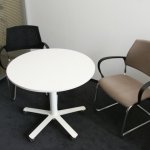 Stehtisch Büro tief eingestellt mit Gasfeder.jpg